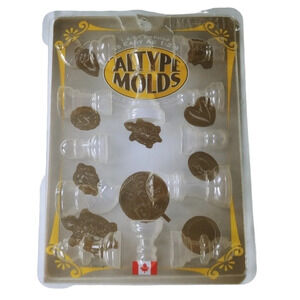 Altype Chocolate Molds Full Set of Chess  Pieces NWT